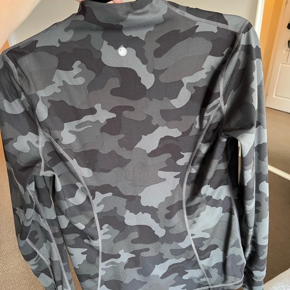 Yogalicious Lux black camo zip up - Picture 2 of 3